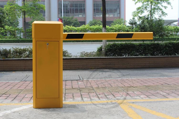 工廠車牌識(shí)別系統(tǒng)一體機(jī) 構(gòu)建智慧停車與門禁管理新生態(tài)